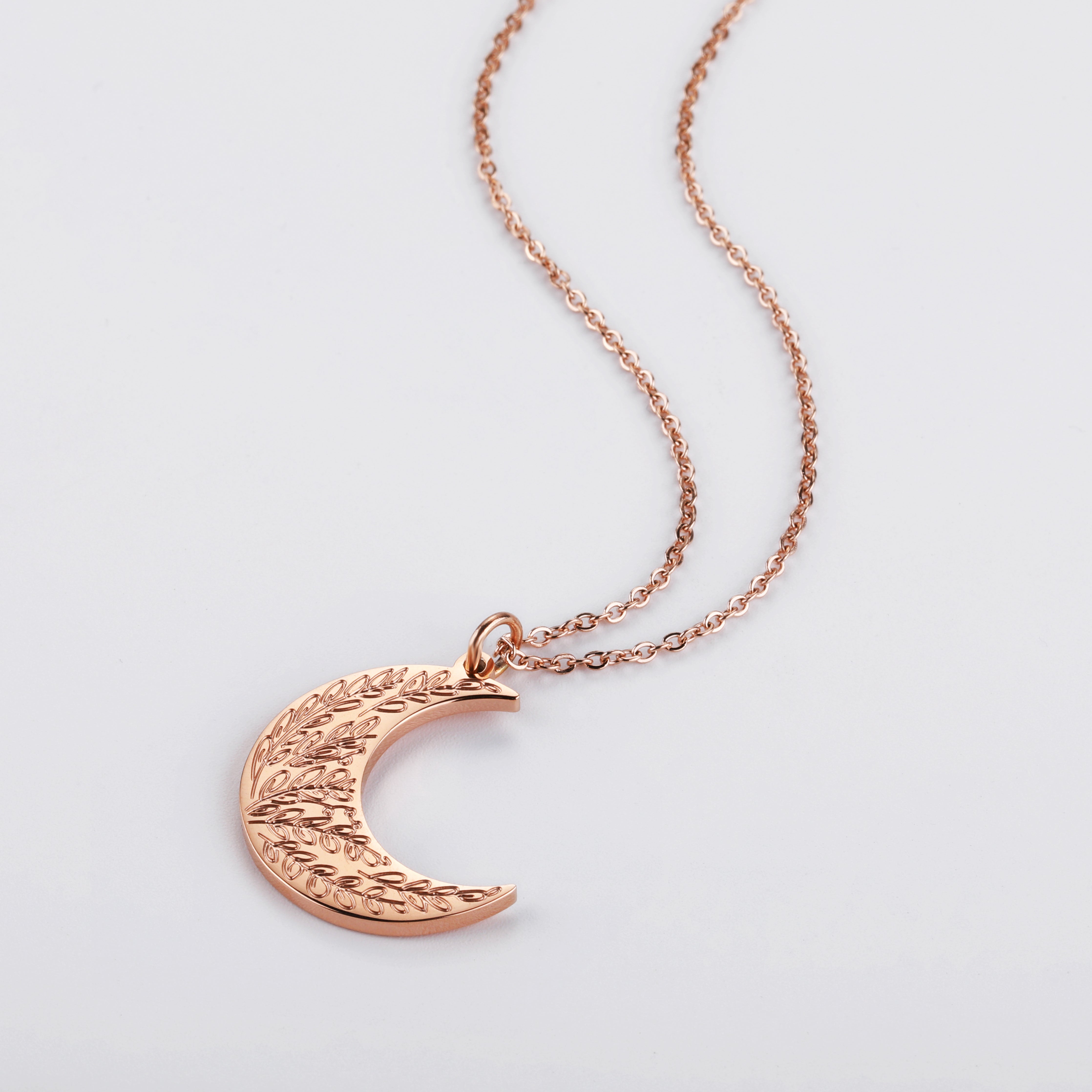 Celtic Crescent Moon Pendant - A Mystical Blend of Celestial Beauty and  Irish Tradition